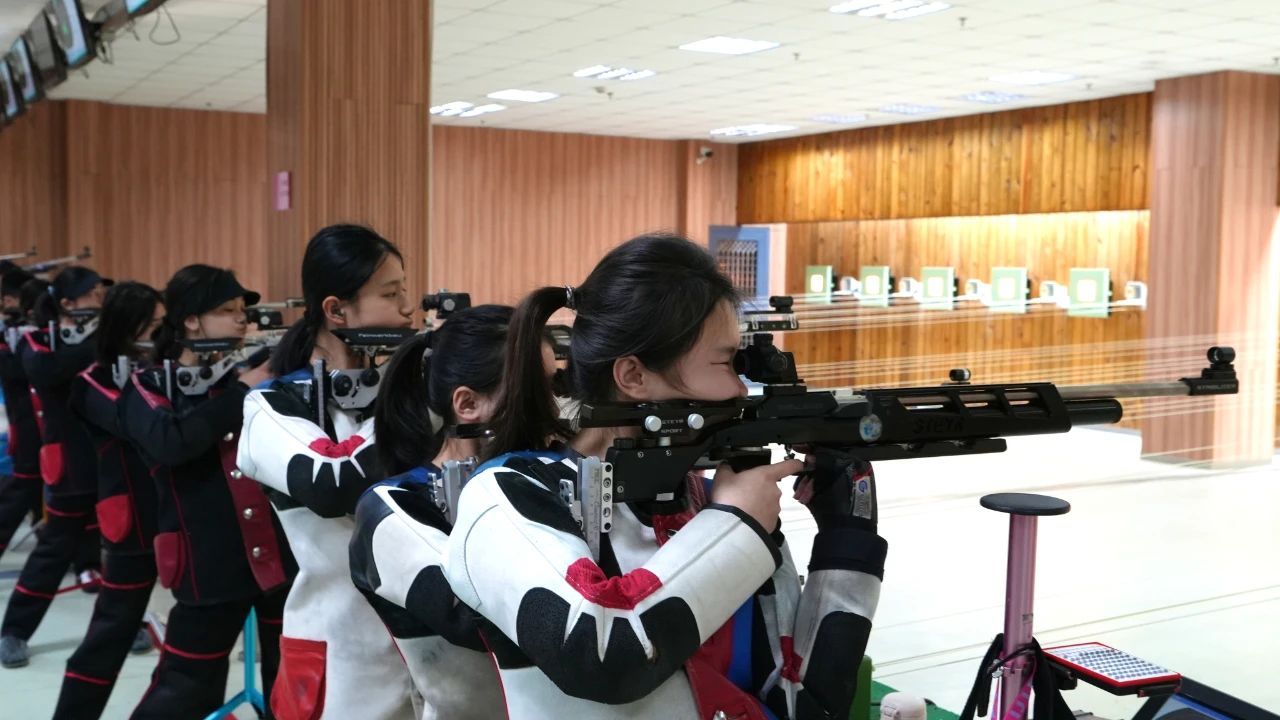 "共建城市,人均体育场地面积超过全省平均水平,成功举办南通马拉松